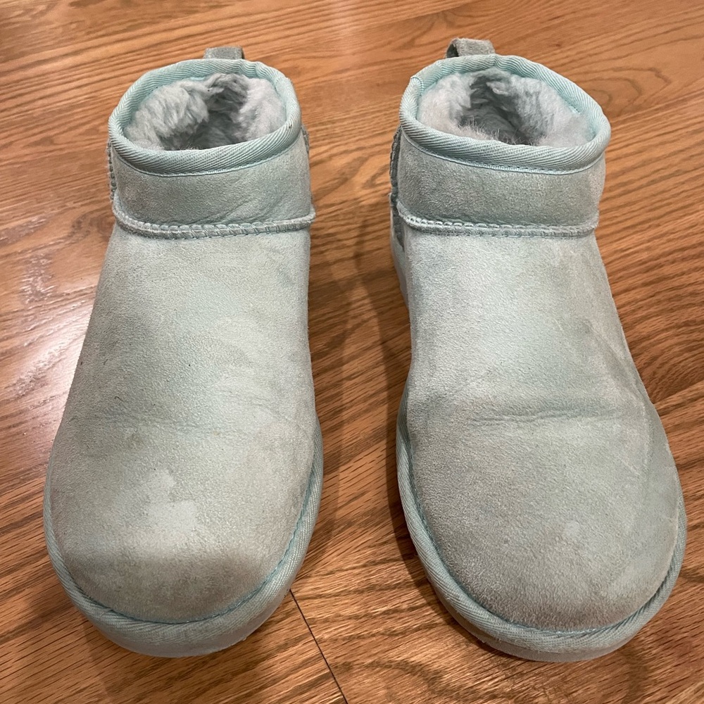 UGG Ultra Mini Classic II women’s size 8 GUC light teal